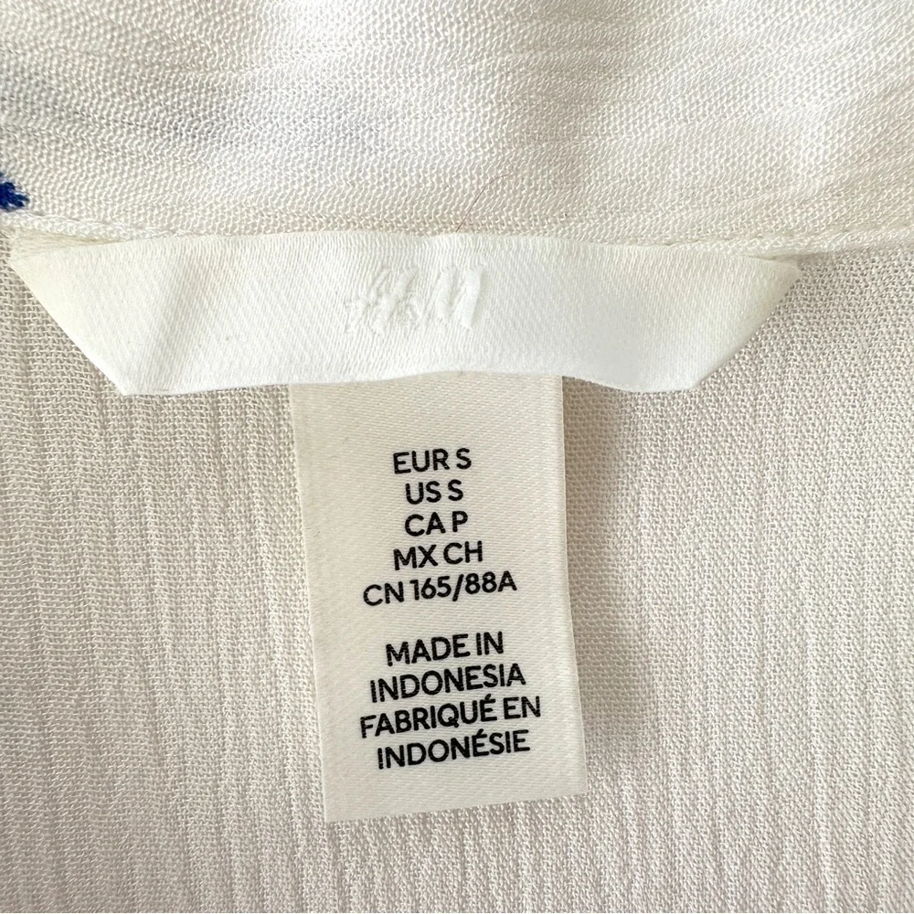 H&M  button down shirt, cropped & oversized, with dolman cut 3/4 sleeves - Picture 9 of 10